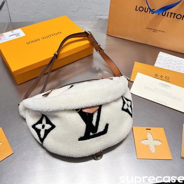 LOUIS VUITTON ボディーバッグ、ウエストポーチ