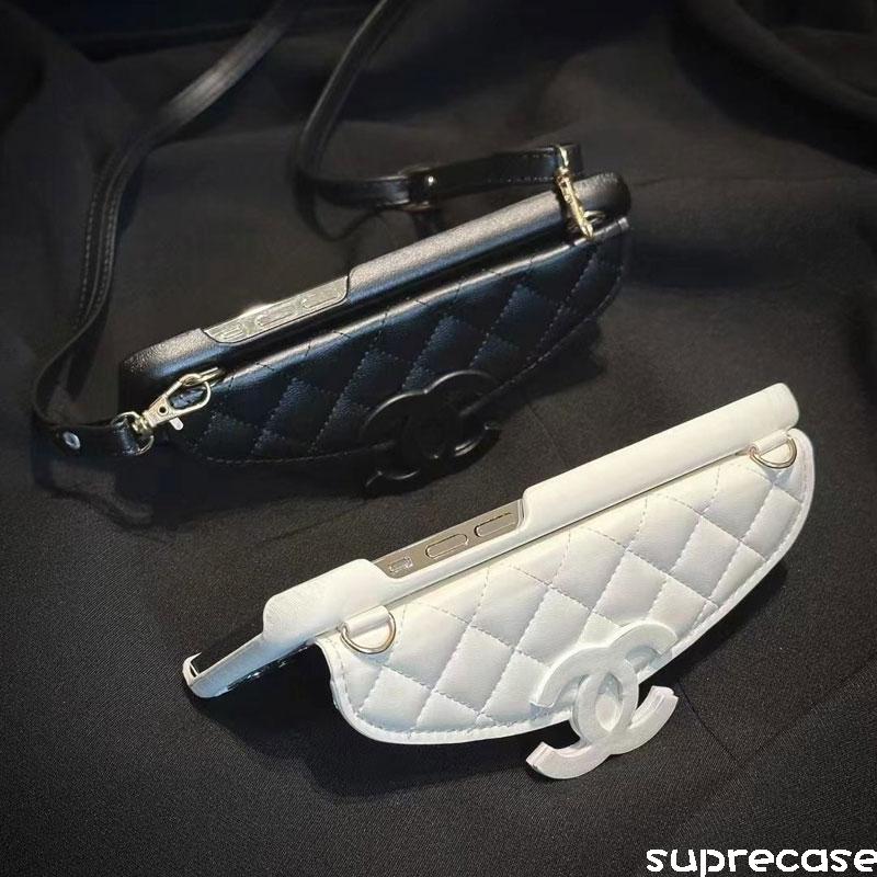 CHANEL iPhone 15 Proブラックレザーショルダーストラップケース
